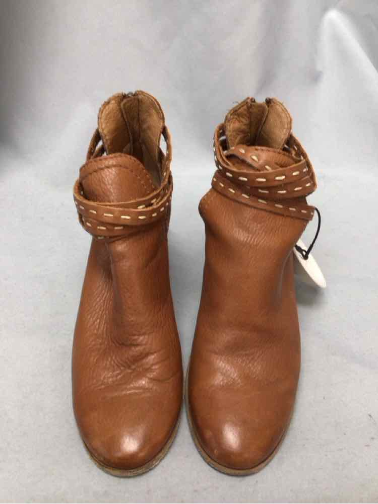 FRYE SIZE 7 1/2 Ladies SHOES