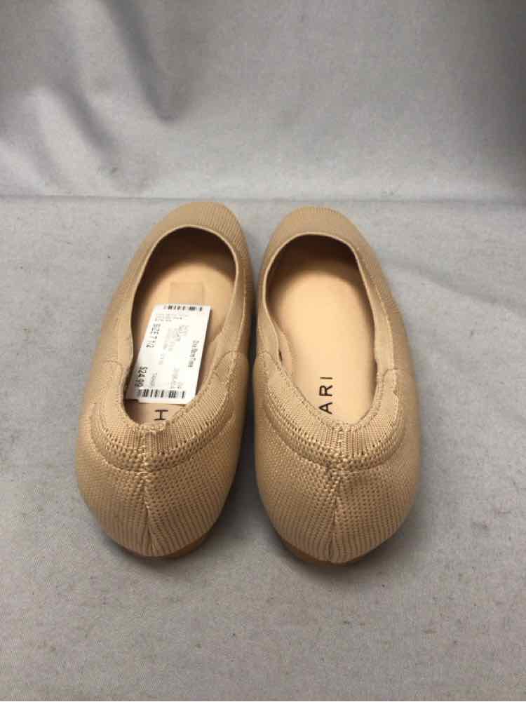 TAHARI SIZE 7 1/2 Ladies SHOES