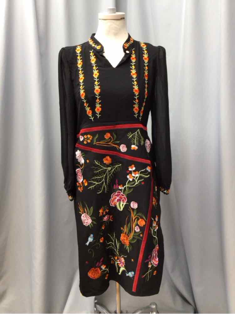 VICKY AND LUCAS SIZE MEDIUM Ladies DRESS