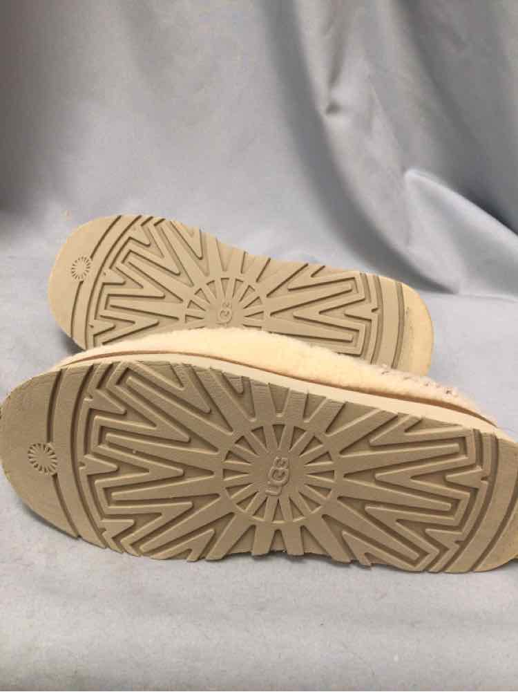 UGG SIZE 11 Ladies SHOES