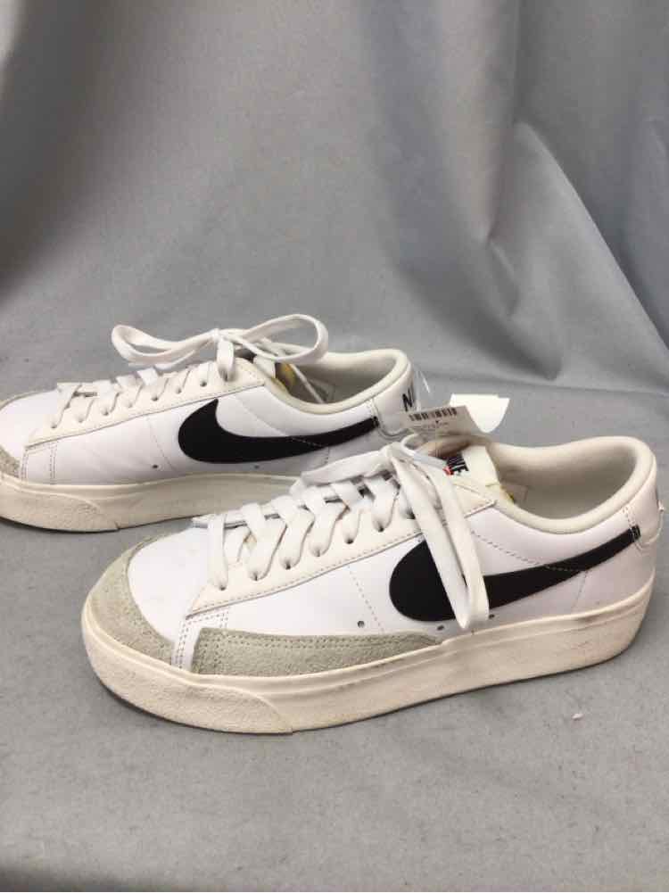NIKE SIZE 8 1/2 Ladies SHOES