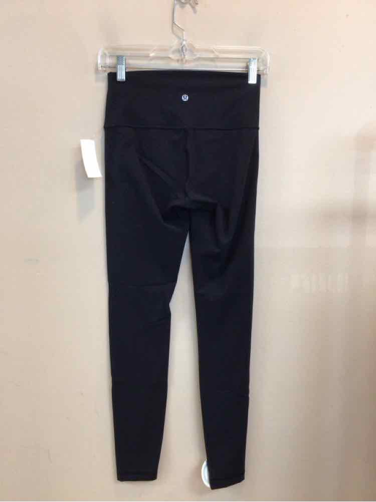LULULEMON SIZE 6 Ladies EXERCISE