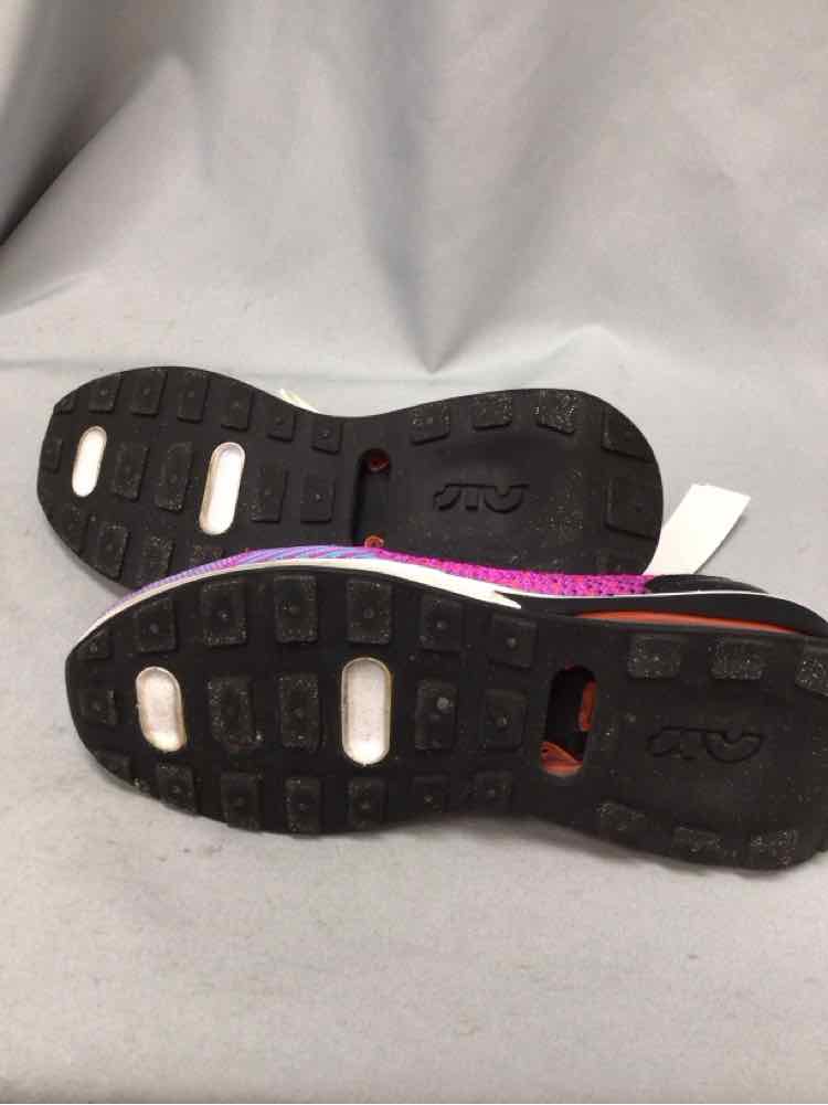 NIKE SIZE 10 Ladies SHOES