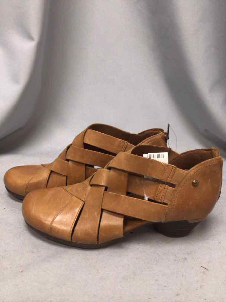 COBB HILL SIZE 8 1/2 Ladies SHOES