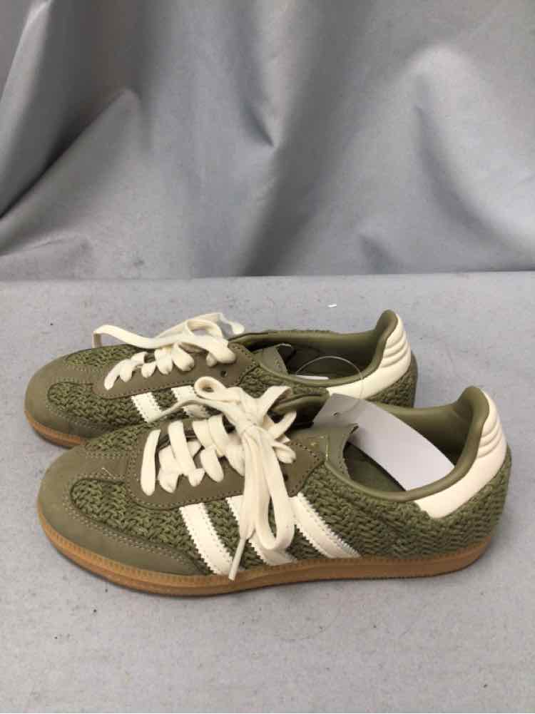 ADIDAS SIZE 5 Ladies SHOES