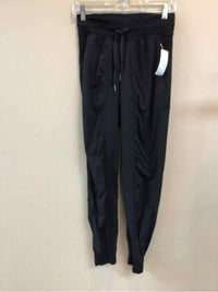 LULULEMON SIZE 4 Ladies EXERCISE
