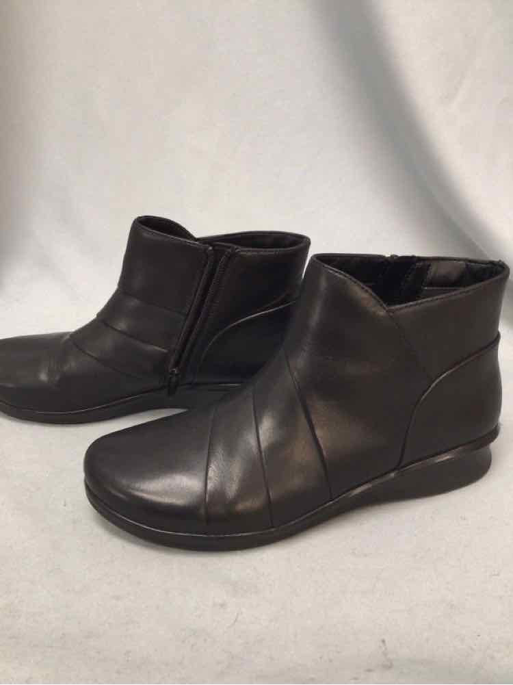CLARKS SIZE 8 1/2 Ladies SHOES