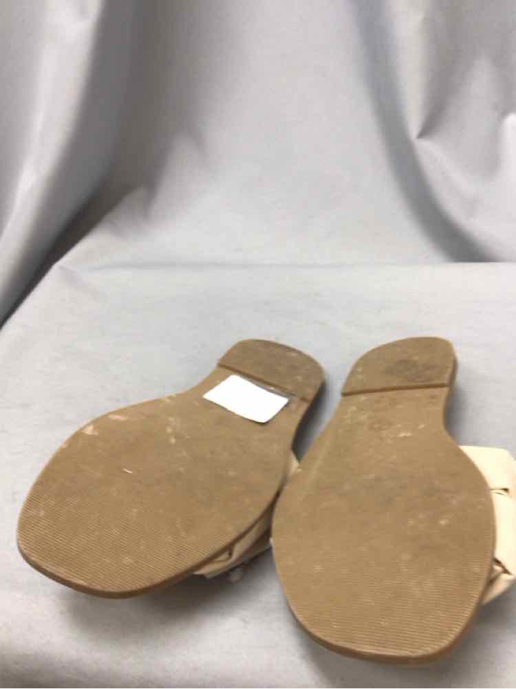UNIVERSAL THREAD SIZE 6 1/2 Ladies SHOES