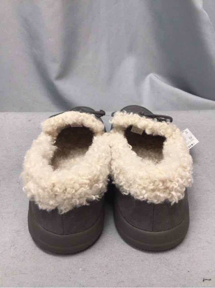 VIONIC SIZE 7 Ladies SHOES