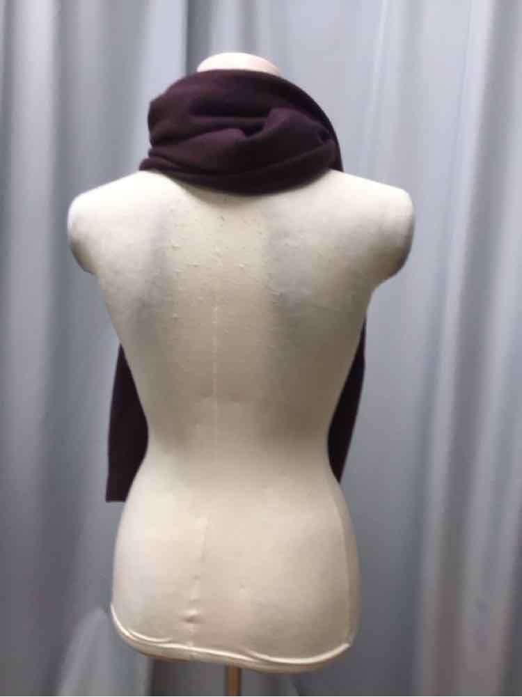 TAHARI SIZE Ladies SCARF