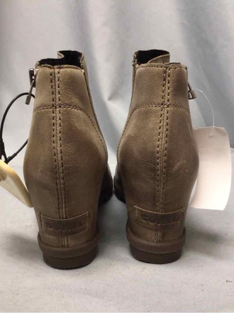 SOREL SIZE 9 1/2 Ladies SHOES