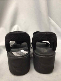 SKECHERS SIZE 8 Ladies SHOES