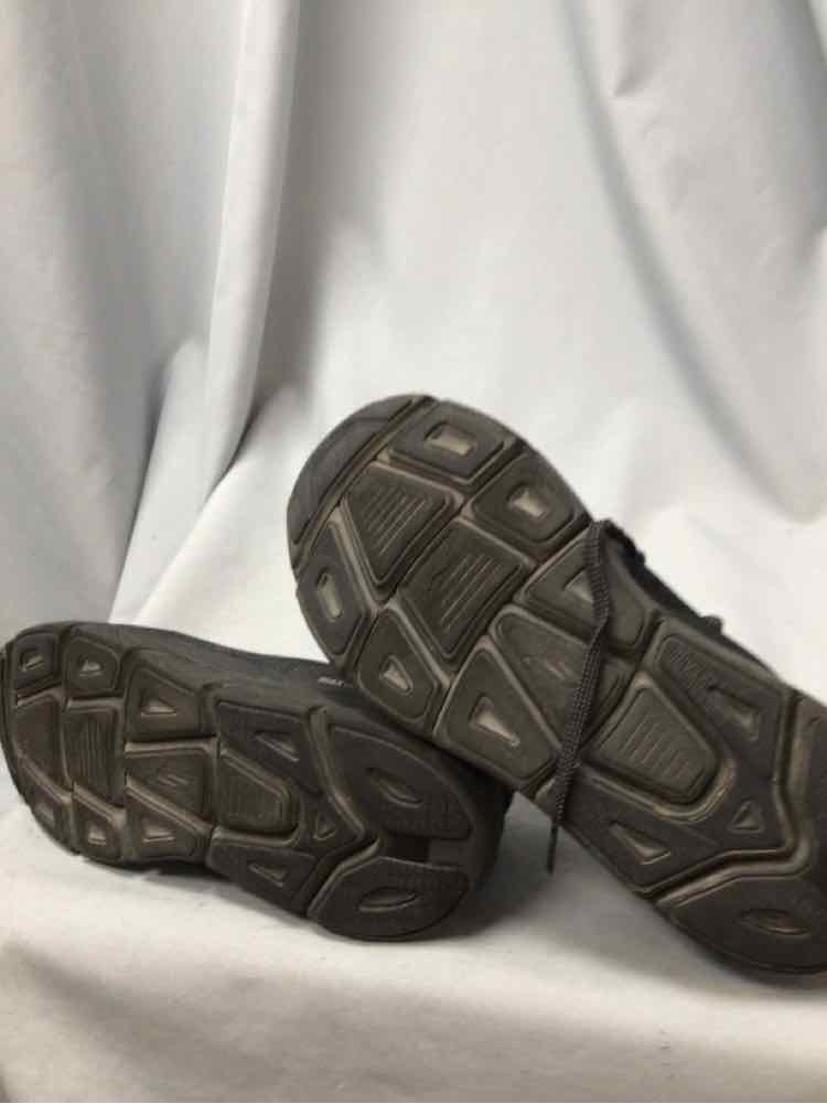 SIZE 9 1/2 SKECHERS Men's SHOES