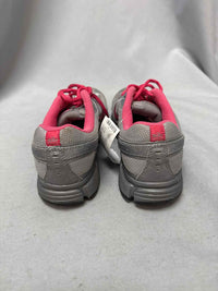 NIKE SIZE 7 Ladies SHOES