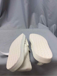 SANUK SIZE 7 Ladies SHOES