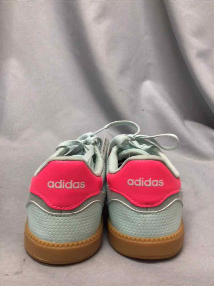 ADIDAS SIZE 7 Ladies SHOES