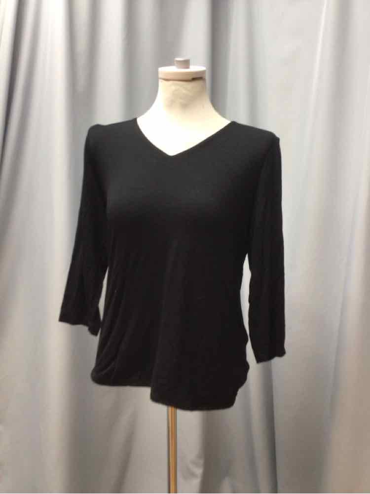 CHICOS SIZE MEDIUM Ladies TOP