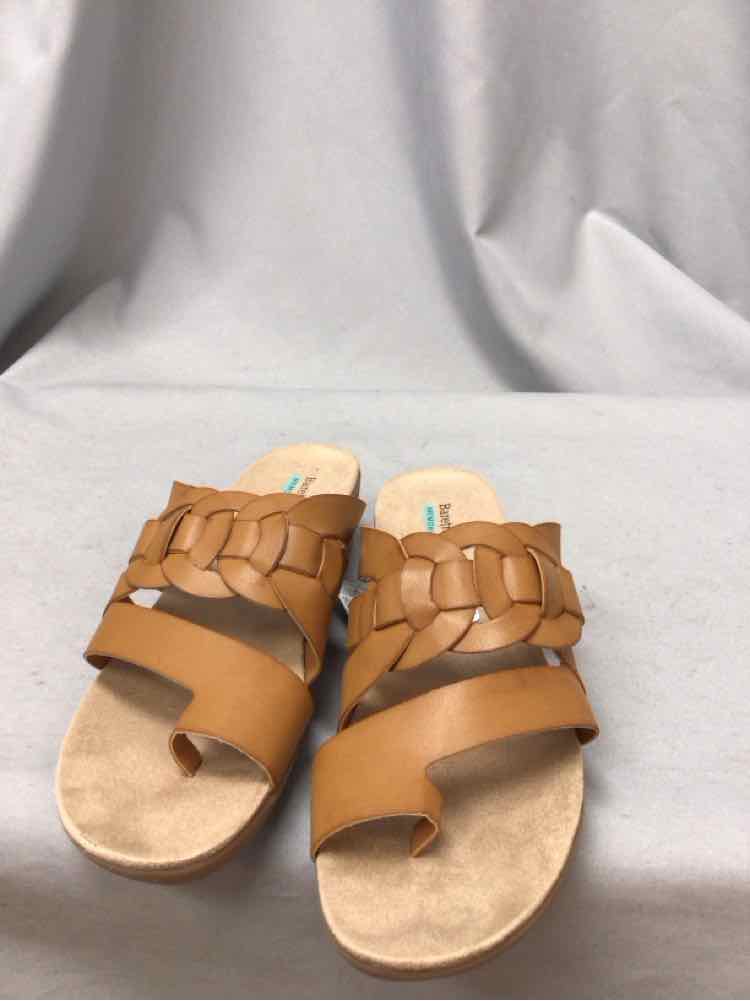 BARETRAPS SIZE 9 W Ladies SHOES