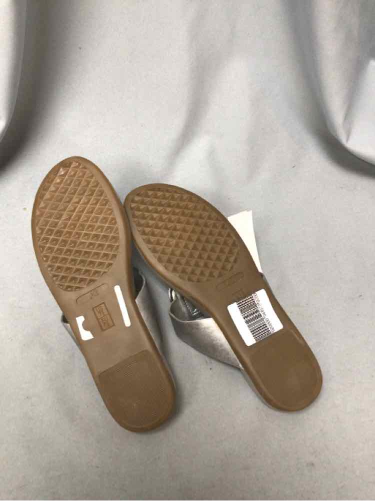 AEROSOLES SIZE 7 1/2 Ladies SHOES