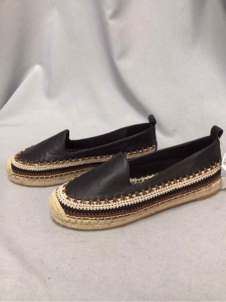 CHICOS SIZE 7 1/2 Ladies SHOES