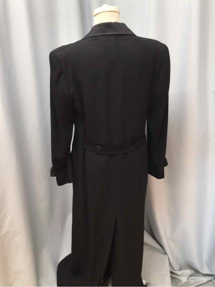 ST. JOHN SIZE 6 Ladies COAT