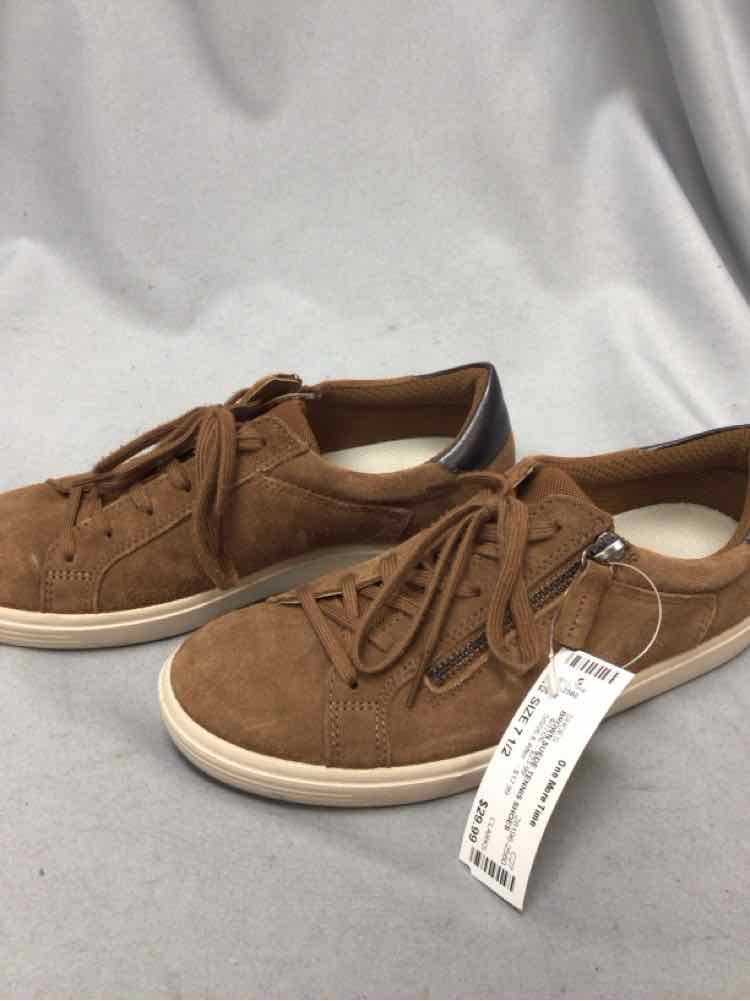 CLARKS SIZE 7 1/2 Ladies SHOES