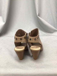 VINCE CAMUTO SIZE 8 1/2 Ladies SHOES