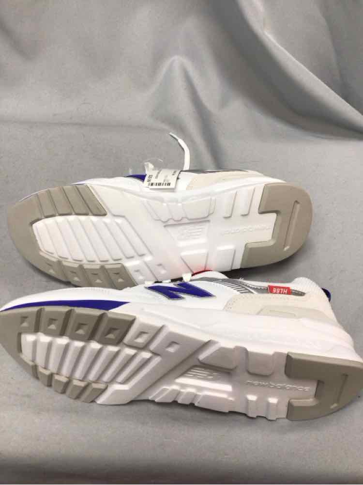 NEW BALANCE SIZE 8 1/2 Ladies SHOES