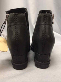 SOREL SIZE 9 1/2 Ladies SHOES