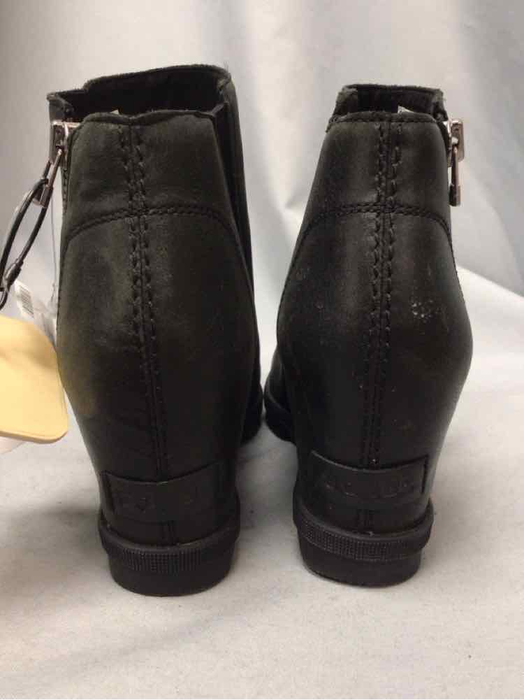SOREL SIZE 9 1/2 Ladies SHOES