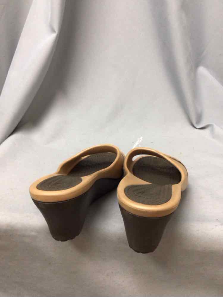 CROCS SIZE 11 Ladies SHOES