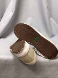 GRASSHOPPER SIZE 9 1/2 Ladies SHOES