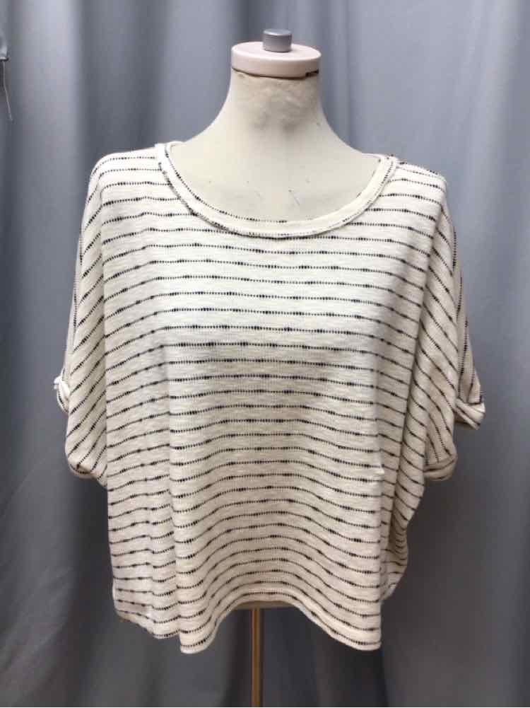 JUN AND IVY SIZE MEDIUM Ladies TOP