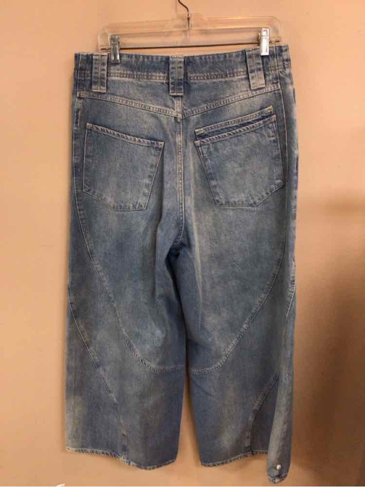 WE THE FREE SIZE 28 Ladies JEANS