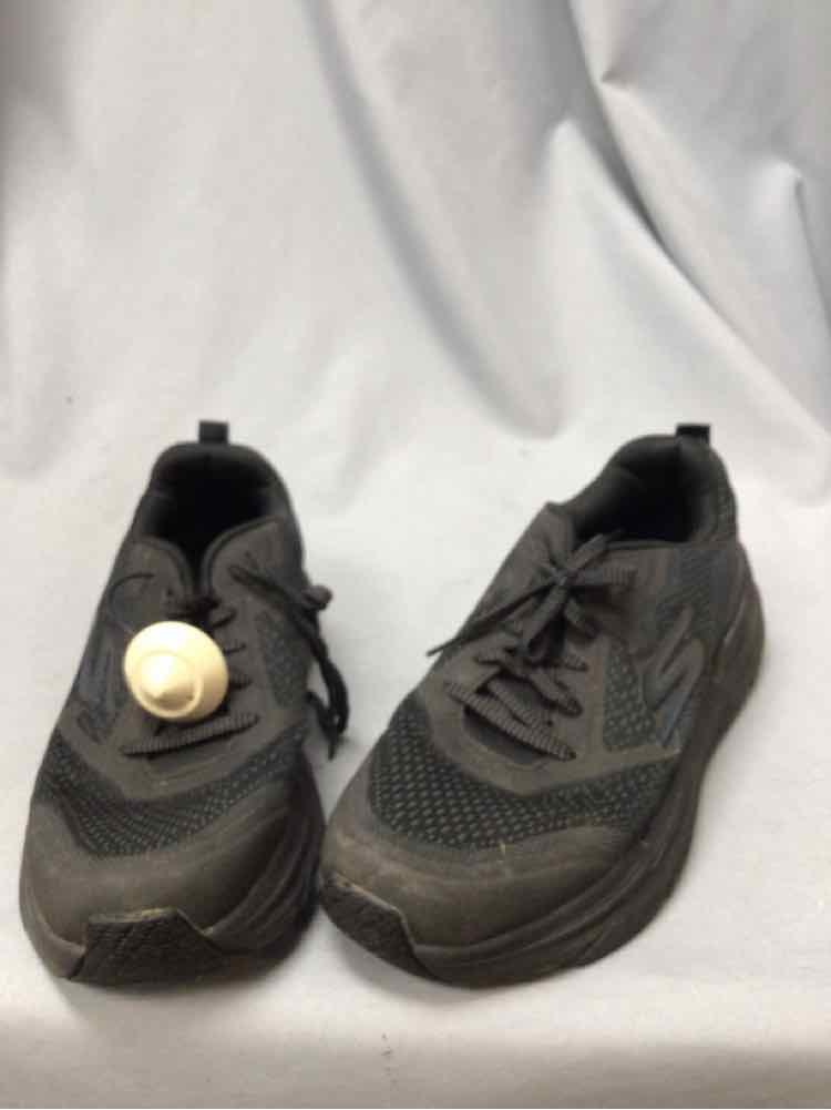 SIZE 9 1/2 SKECHERS Men's SHOES