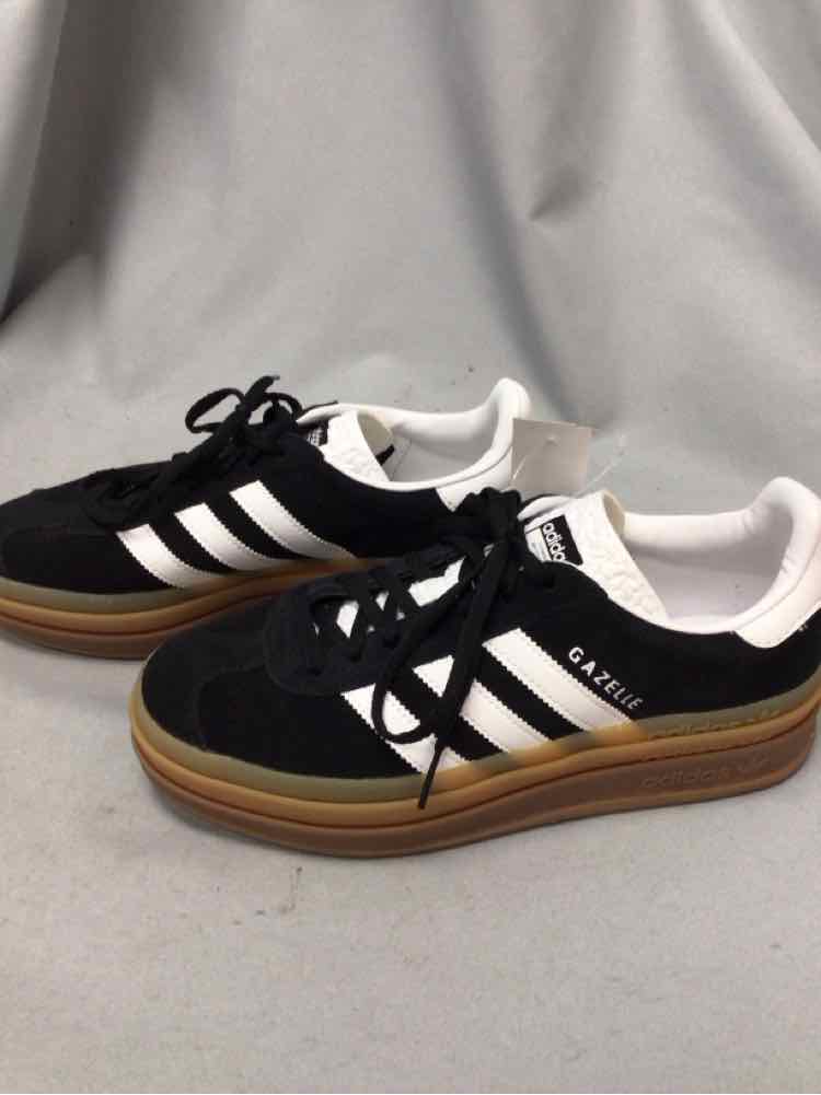 ADIDAS SIZE 8 Ladies SHOES