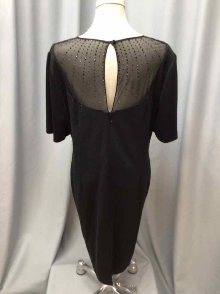ST. JOHN SIZE 16 Ladies DRESS