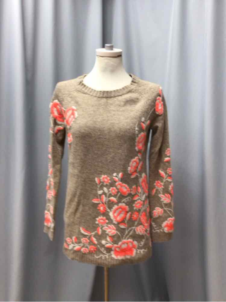 SLEEPING ON SNOW SIZE SMALL Ladies TOP