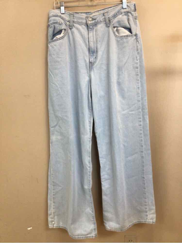LEVI STRAUSS & CO SIZE 31 Ladies JEANS
