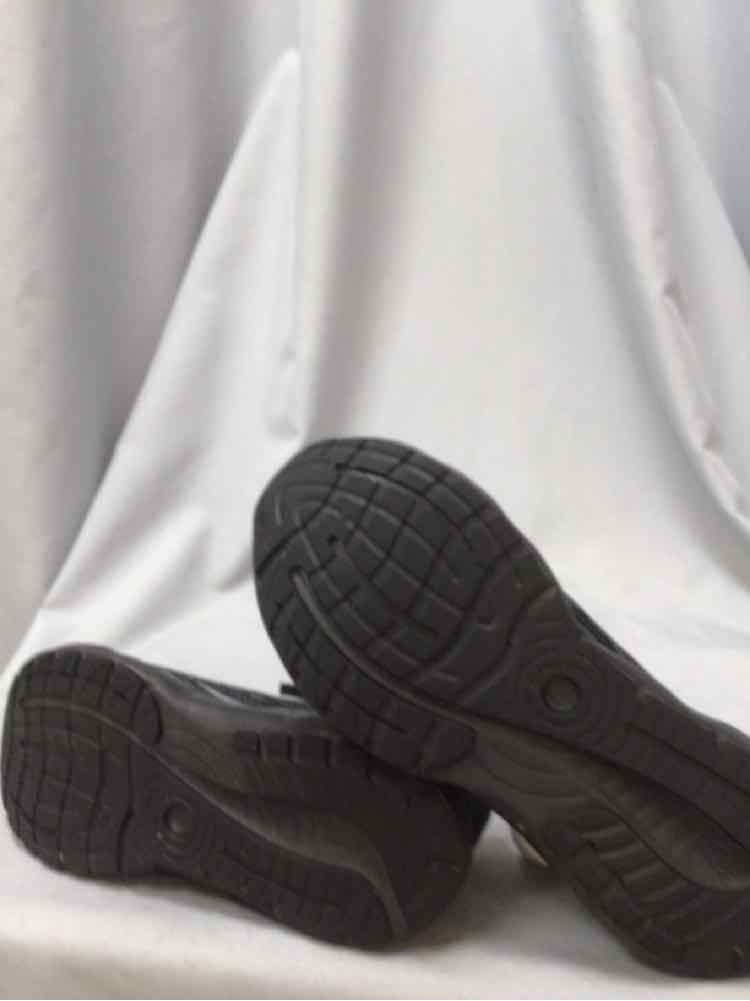 SIZE 10 1/2 BROOKS Men's SHOES