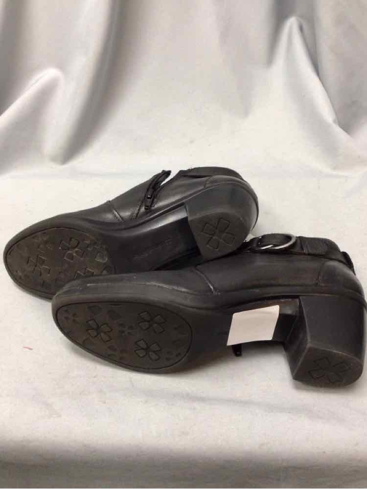NATURALIZER SIZE 10  N Ladies SHOES
