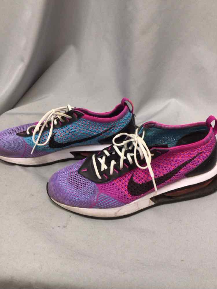 NIKE SIZE 10 Ladies SHOES