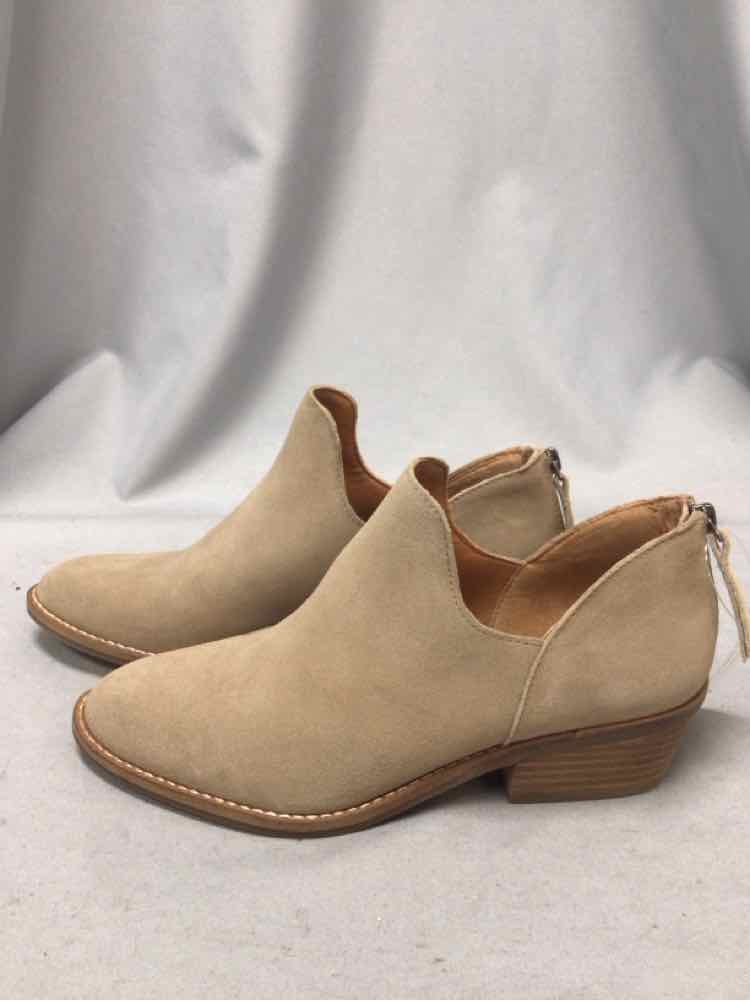 LUCKY SIZE 7 1/2 Ladies SHOES