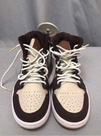 NIKE SIZE 7 Ladies SHOES