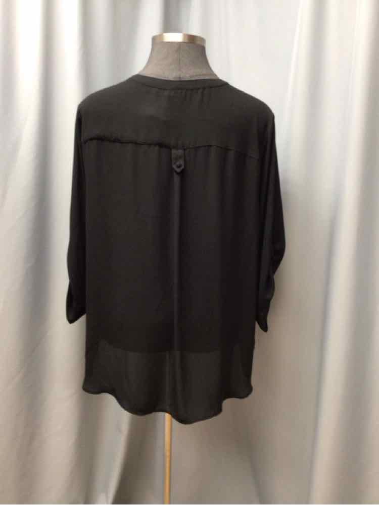 TORRID SIZE 4 X Ladies BLOUSE