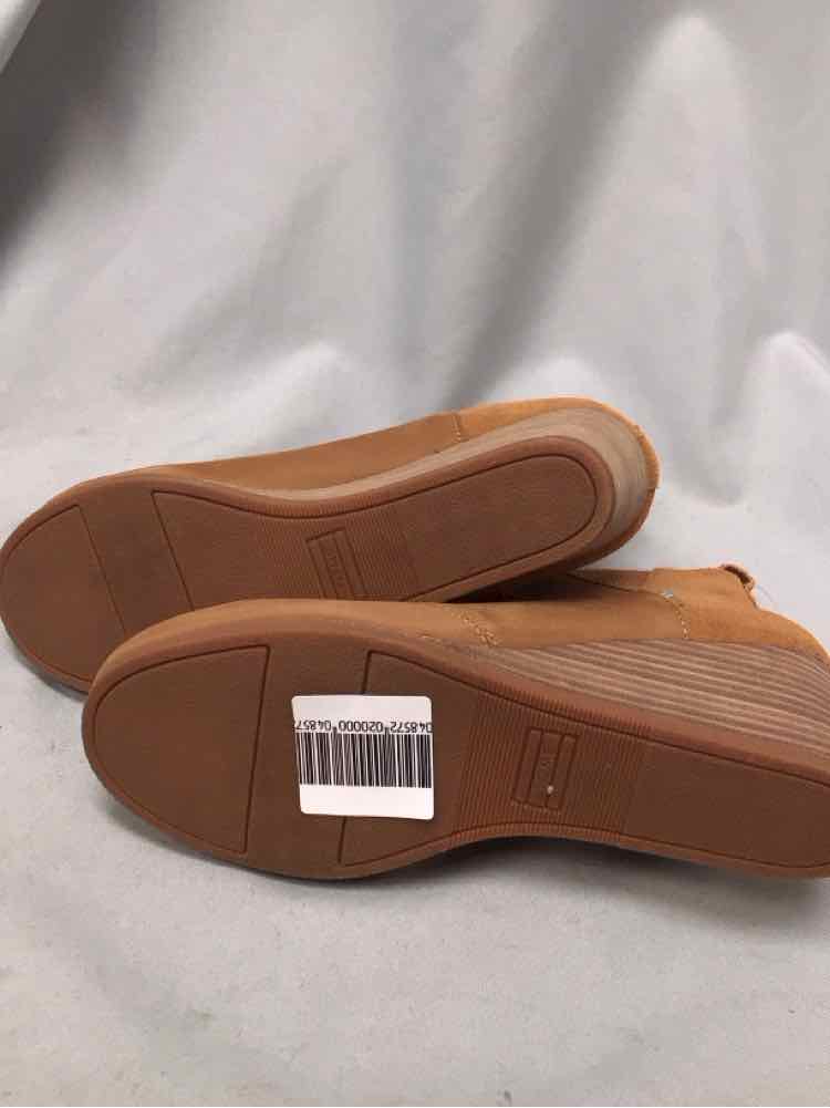 TOMS SIZE 9 Ladies SHOES