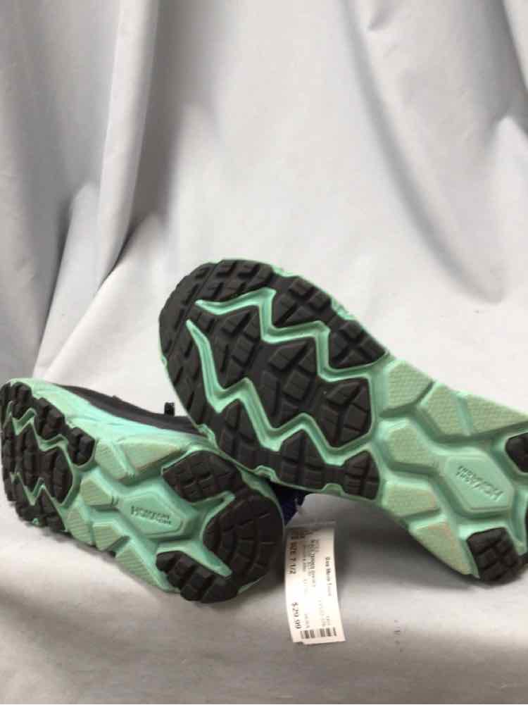 HOKA SIZE 7 1/2 Ladies SHOES