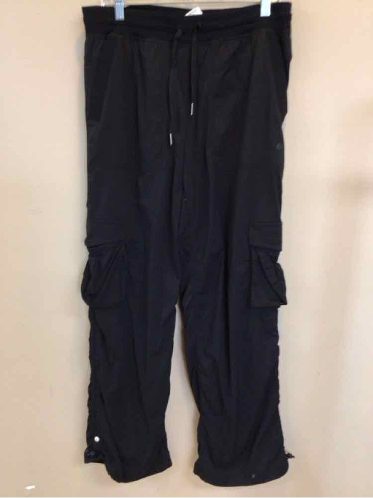 LULULEMON SIZE 12 Ladies EXERCISE