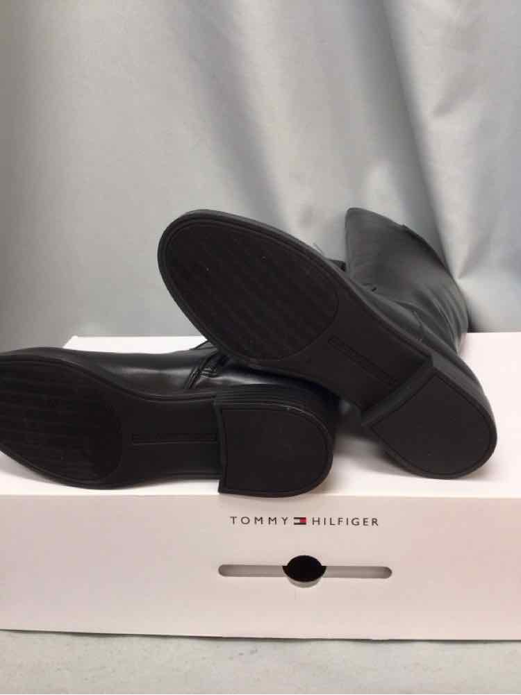 TOMMY HILFIGER SIZE 7 1/2 Ladies SHOES