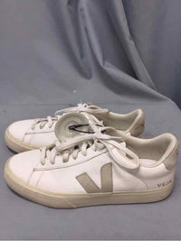 SIZE 10 VEJA Men's SHOES
